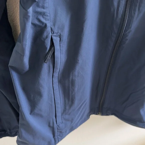 Women's North Face Jacket - Picture 6 of 6